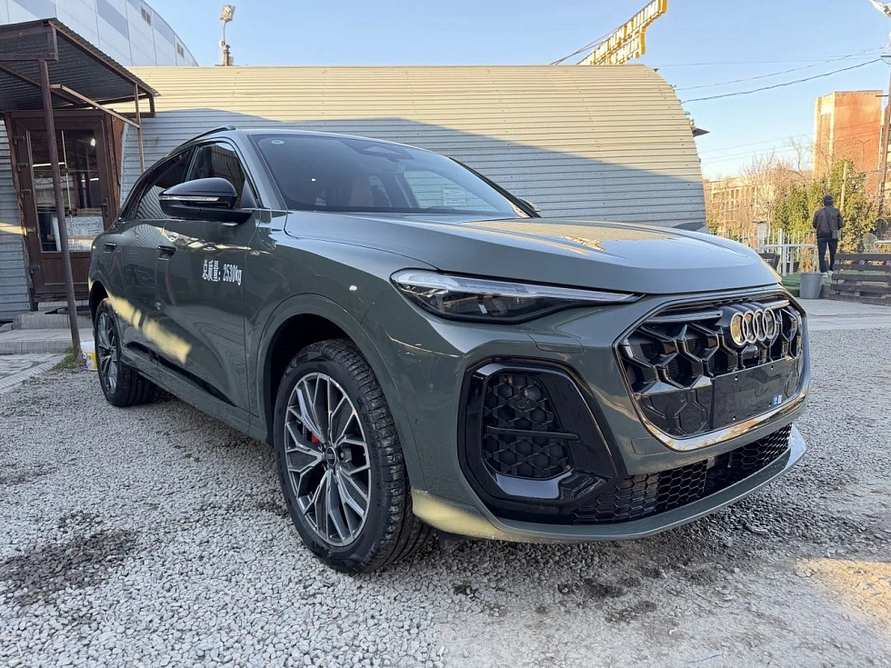 Audi Q5 Luxury, серый