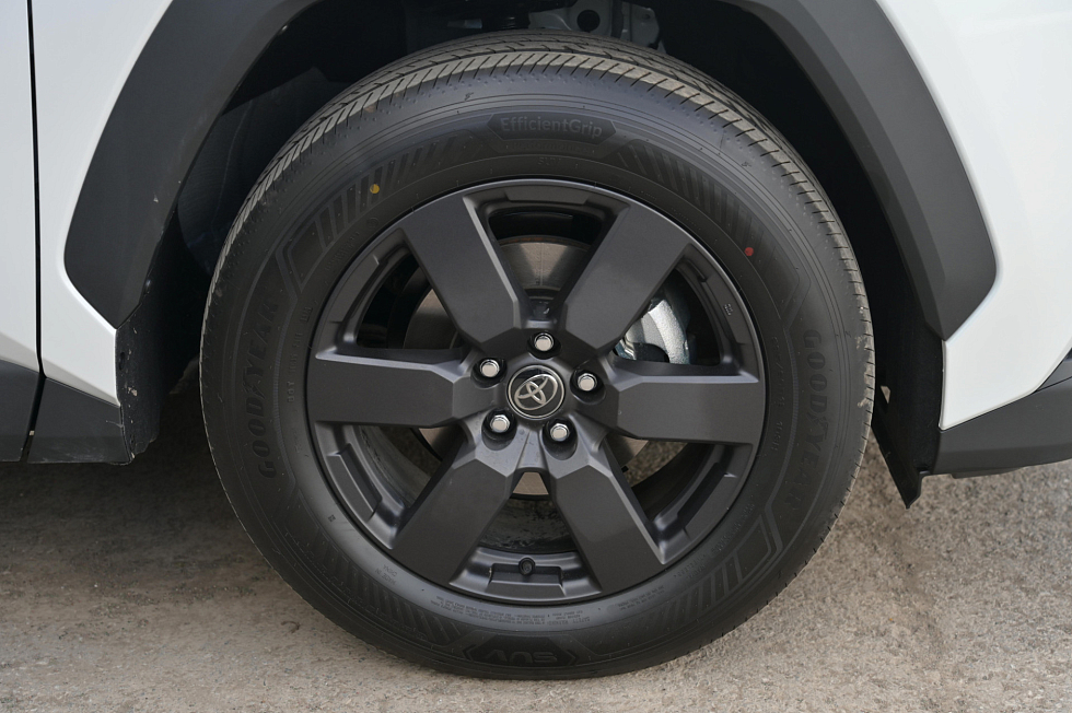 Toyota RAV4 Adventure Plus, белый