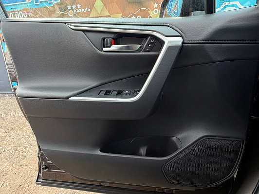 Toyota RAV4 Престиж Safety, 2021 года, пробег 102000 км