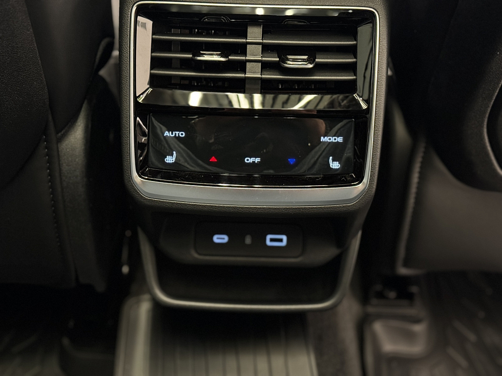 Geely Monjaro Флагман, белый