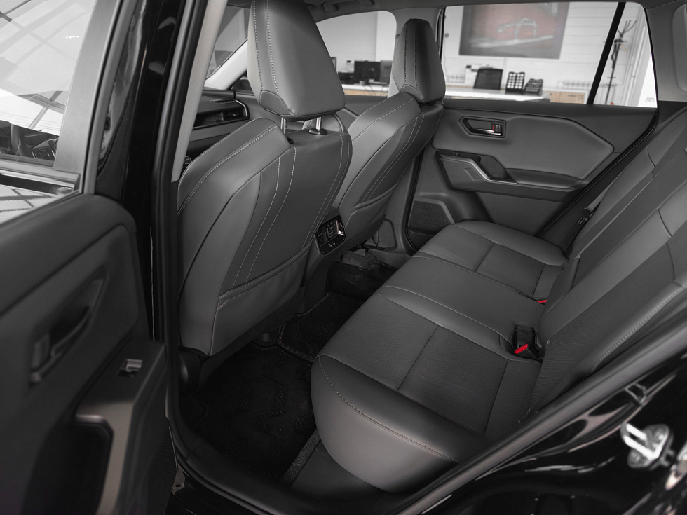 Toyota RAV4 Adventure Plus, черный