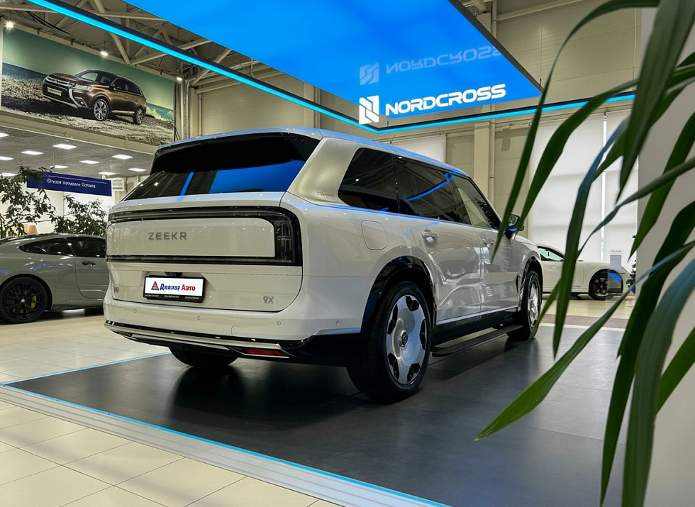 Zeekr 9X Hyper, белый