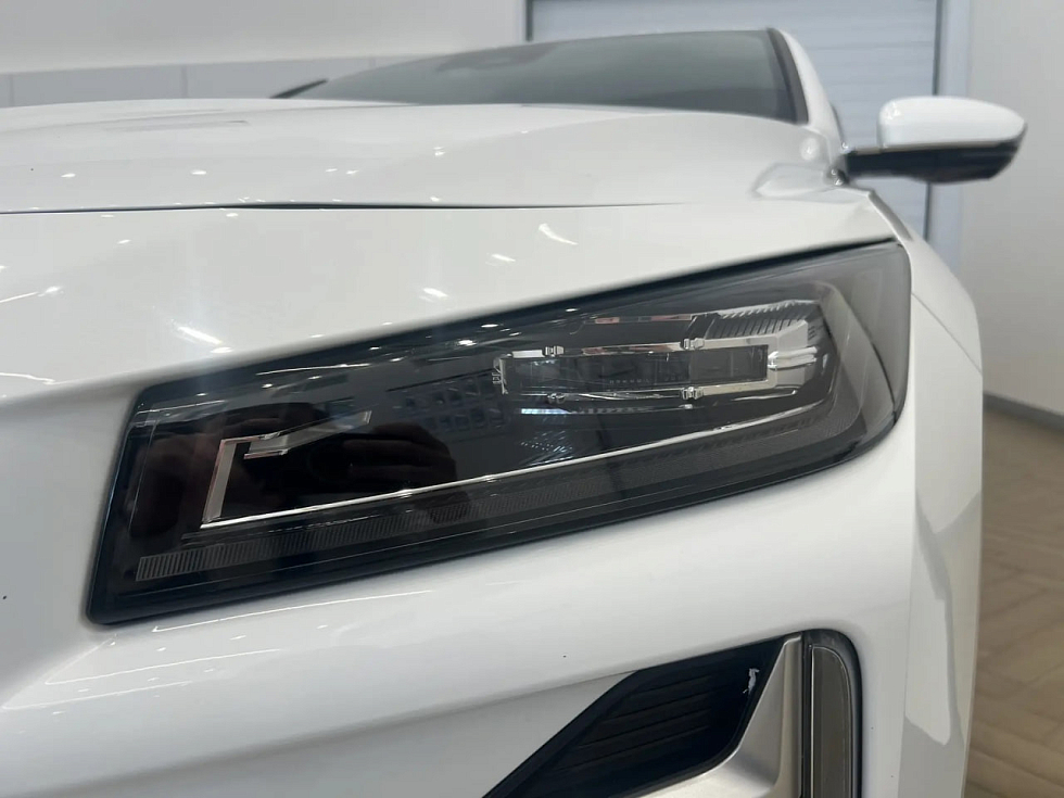 Geely Preface Флагман, белый