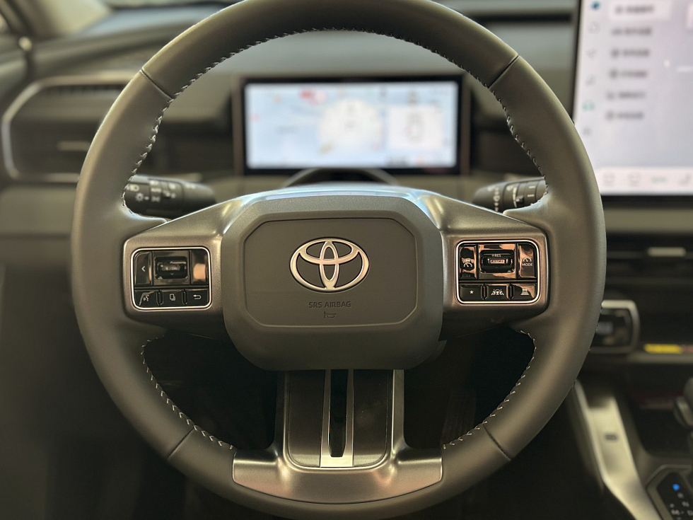 Toyota RAV4 Adventure, черный