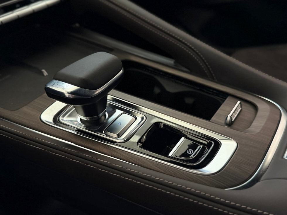Geely Monjaro Flagship (2023-2025), зеленый