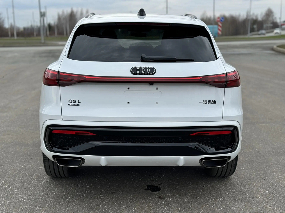 Audi Q5 Edition One TFSI quattro S tronic, белый