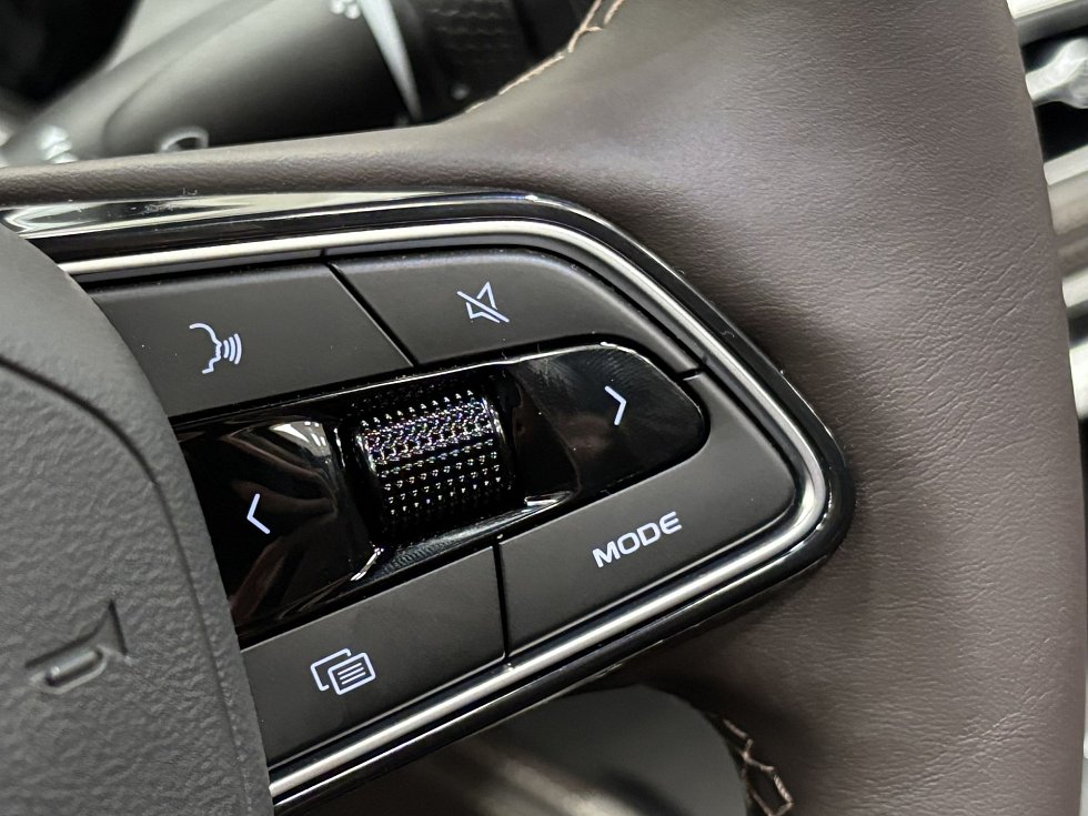 Geely Monjaro Flagship, серебряный