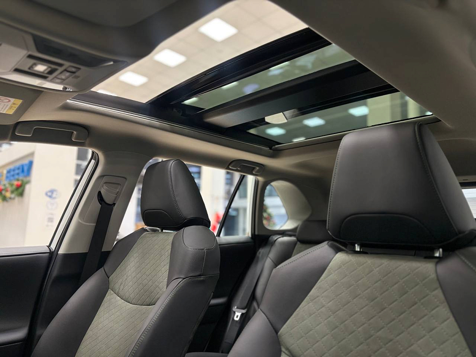Toyota RAV4 Luxury, белый
