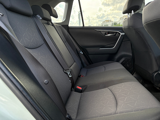 Toyota RAV4 Комфорт, 2020 года, пробег 60921 км