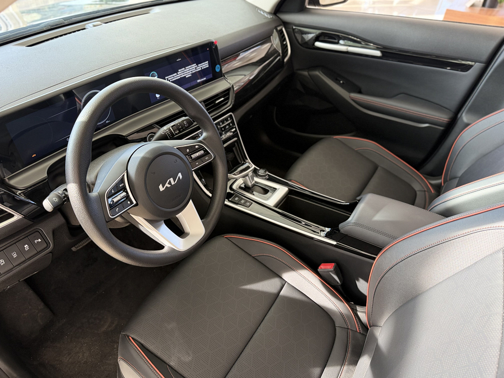 Kia Seltos Luxury Edition, черный