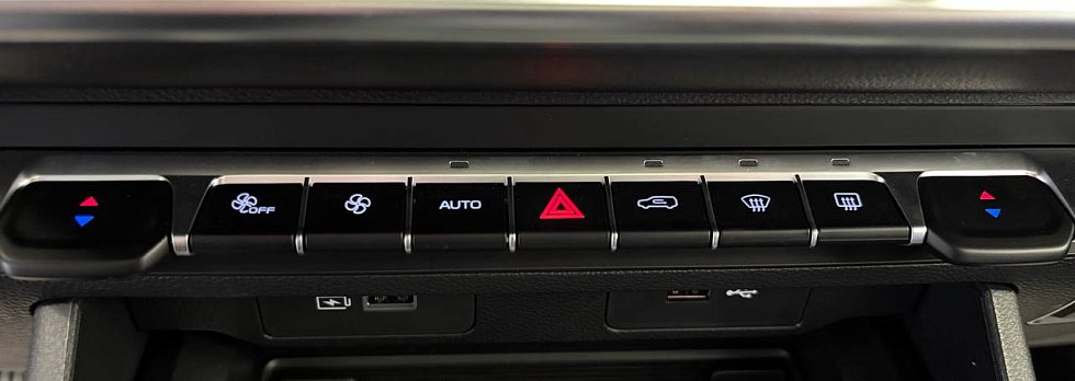 Geely Okavango Флагман, белый