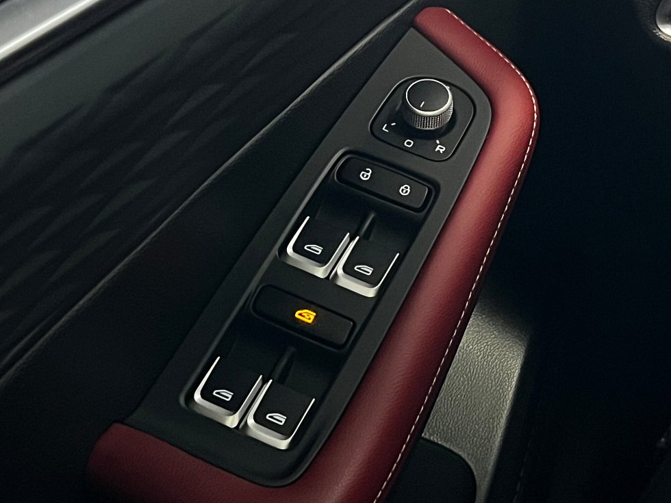 Geely Coolray Luxury, белый