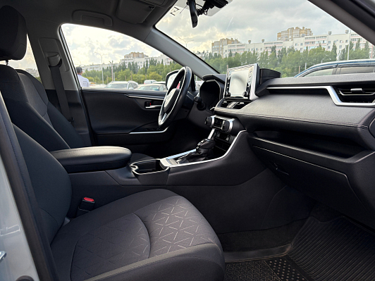 Toyota RAV4 Комфорт, 2020 года, пробег 60921 км