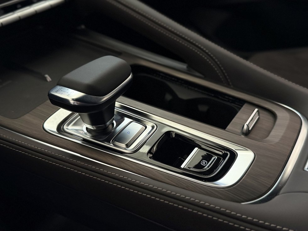 Geely Monjaro Flagship, зеленый