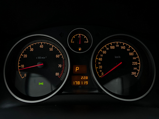 Opel Astra, 2012 года, пробег 178117 км