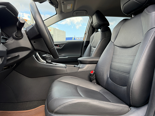 Toyota RAV4 Престиж Safety, 2021 года, пробег 102000 км