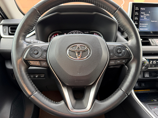 Toyota RAV4 Престиж Safety, 2021 года, пробег 102000 км
