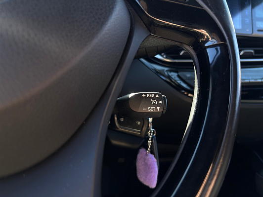 Toyota C-HR Hot, 2019 года, пробег 99543 км