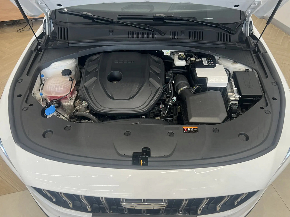 Geely Preface Флагман, белый