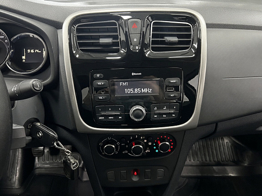 Renault Logan Stepway Life, 2020 года, пробег 91613 км