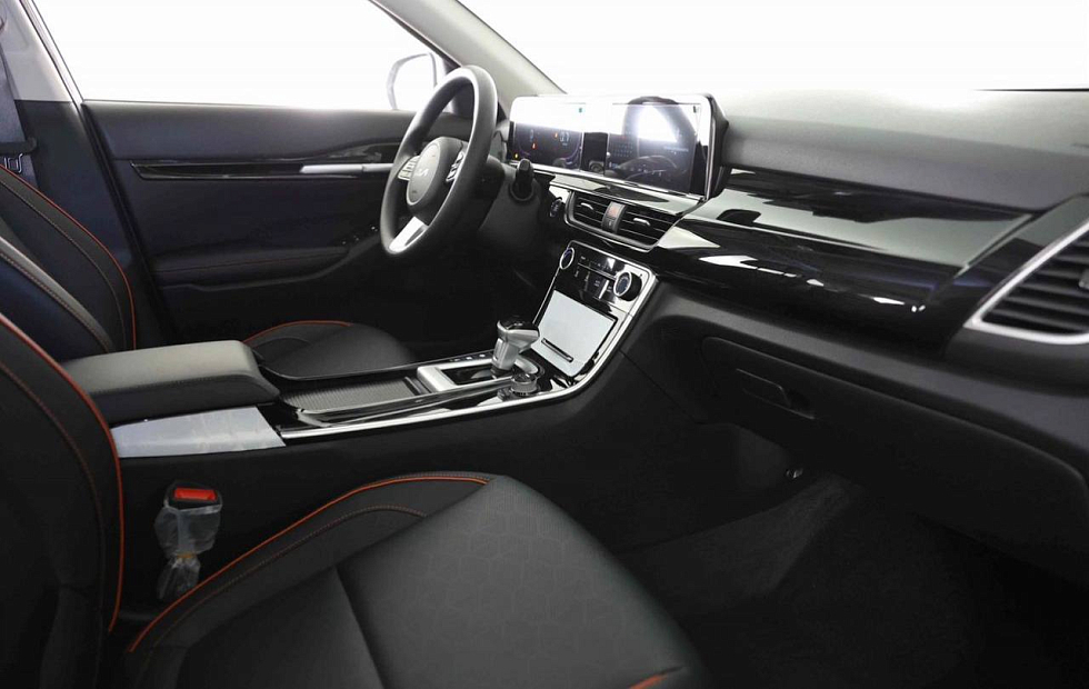Kia Seltos Luxury Edition, белый