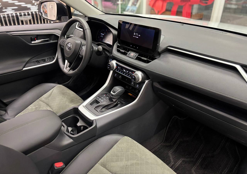 Toyota RAV4 Luxury, белый