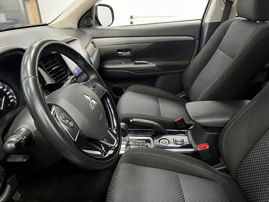 Mitsubishi Outlander Invite, 2018 года, пробег 136649 км