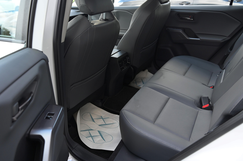 Toyota RAV4 Adventure Plus, белый