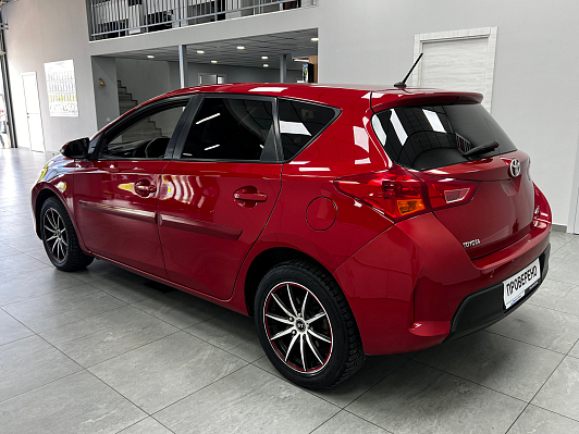 Toyota Auris, 2013 года, пробег 179650 км