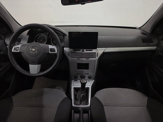 Opel Astra, 2011 года, пробег 171820 км