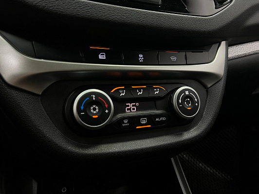 Lada (ВАЗ) Vesta Luxe Multimedia, 2019 года, пробег 119000 км
