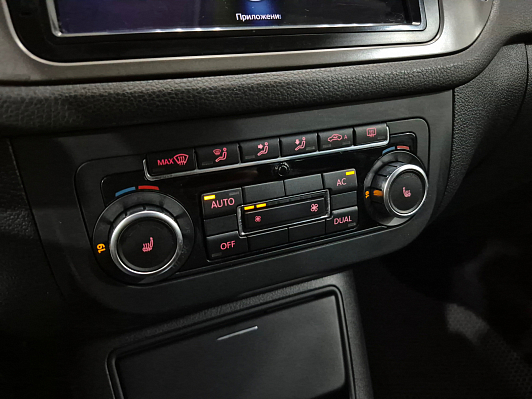 Volkswagen Tiguan, 2010 года, пробег 200735 км