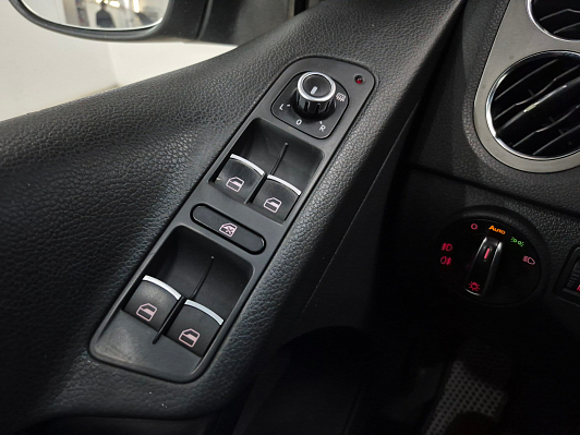 Volkswagen Tiguan, 2010 года, пробег 200735 км