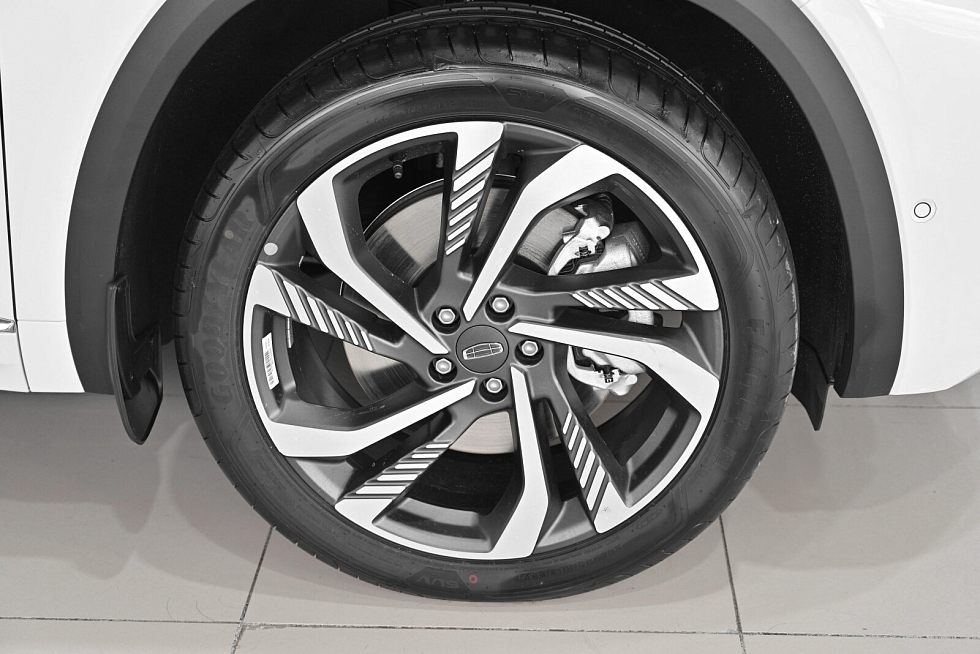 Geely Monjaro Exclusive (2023-2025), белый