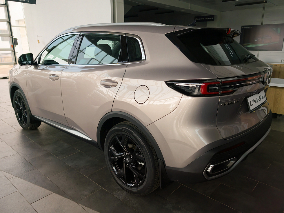 Changan UNI-S Техно, золотой