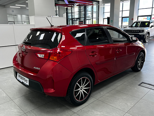 Toyota Auris, 2013 года, пробег 179650 км