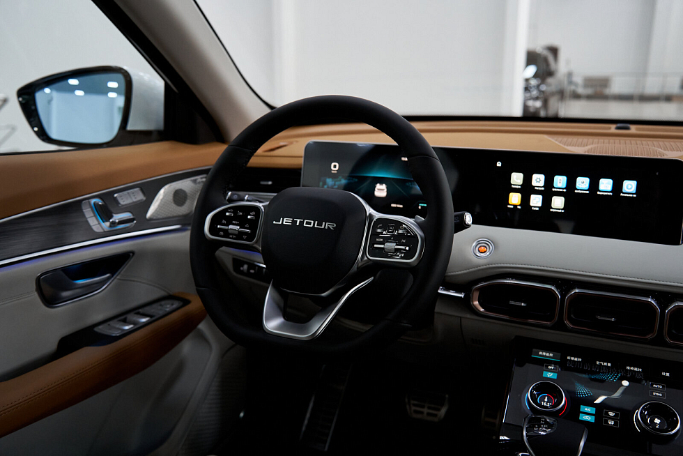 Jetour X70+ Престиж, белый
