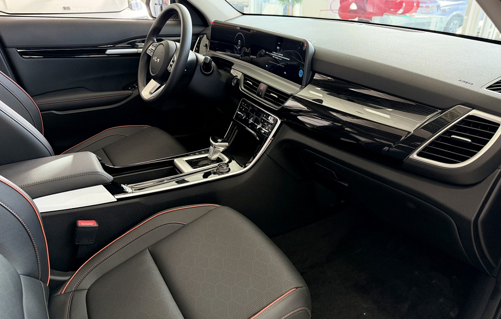 Kia Seltos Luxury Edition, черный